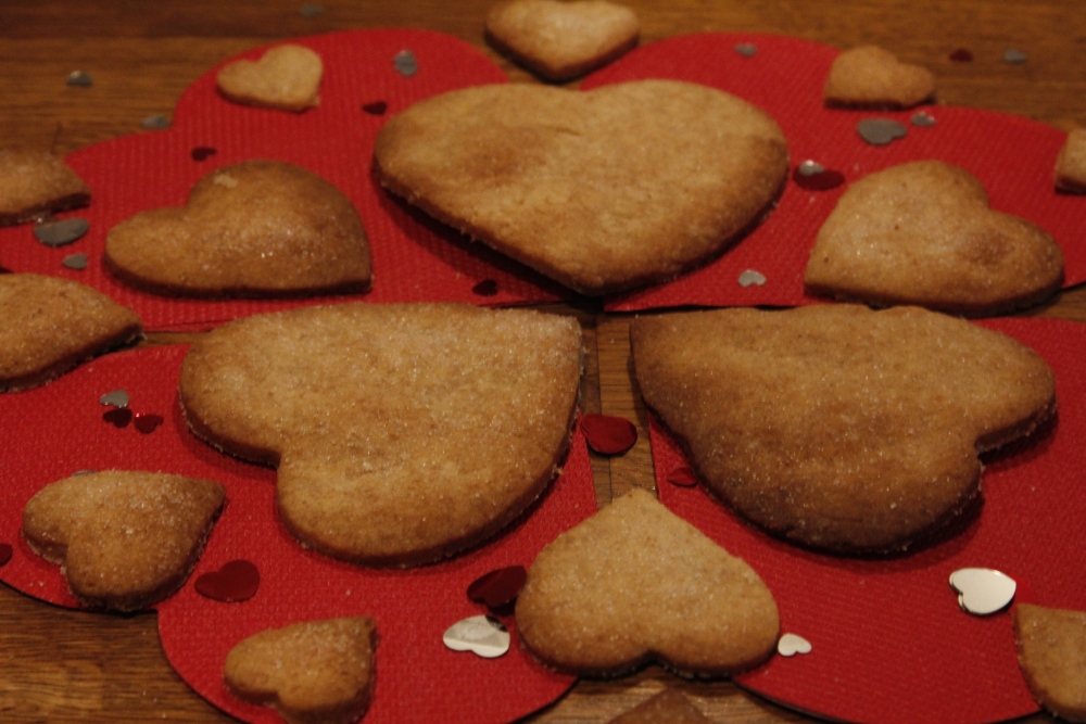 A host of Valentine's treats! Dairy-free shortbread biccies with natural pink raspberry icing (3/6)